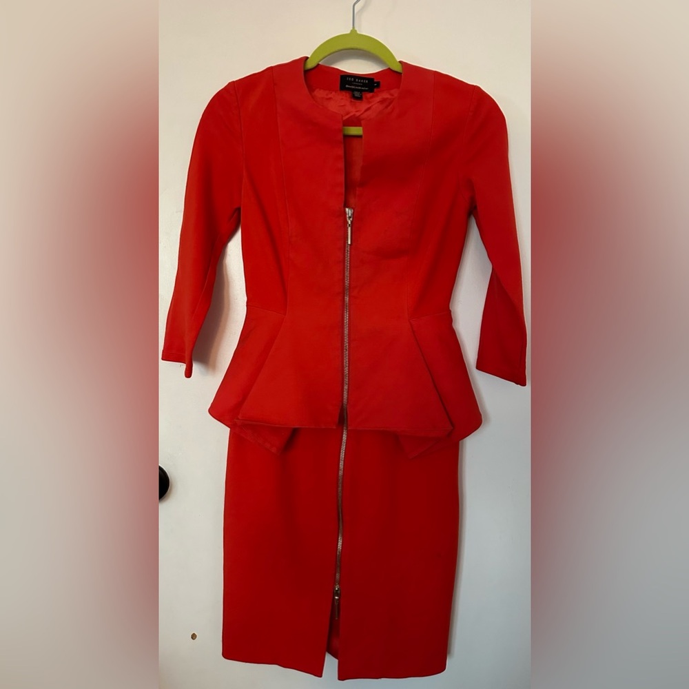Ted Baker bodycon dress,size:1,red,zipper,3/4 sleeves,perfect for Holidays